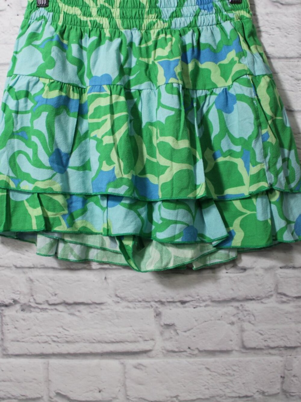 Show Me Your MUMU Nat Small Vibrant Green Poppy Tiered Ruffle Preppy Skort - Picture 2 of 8